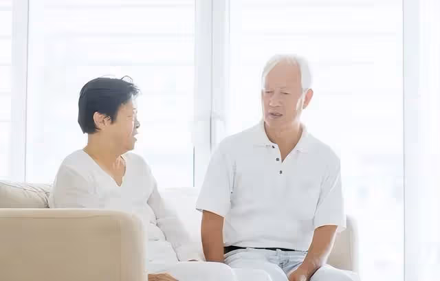 我和老伴共7千退休金,如今卻連排骨都捨不得買,只因走錯兩步路