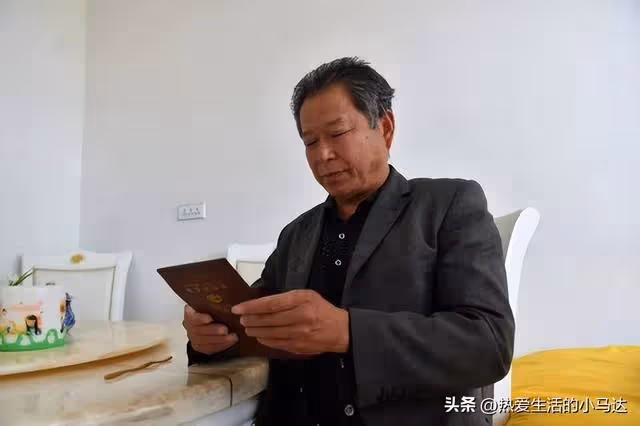 給兒子帶娃5年花了25萬,意外看到兒媳的戶口本後,我就後悔了