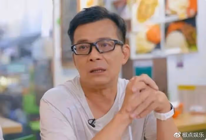 3年後,在亡妻梁潔華葬禮上發誓永不再娶的黃日華,如今怎樣了?