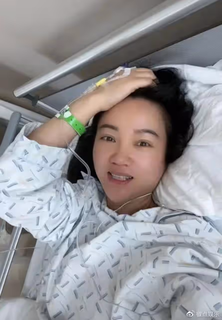 知名主持周群緊急入院做手術!直呼郭德綱「死胖子」,生3娃婚姻成謎