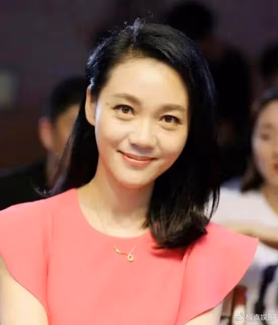 知名主持周群緊急入院做手術!直呼郭德綱「死胖子」,生3娃婚姻成謎
