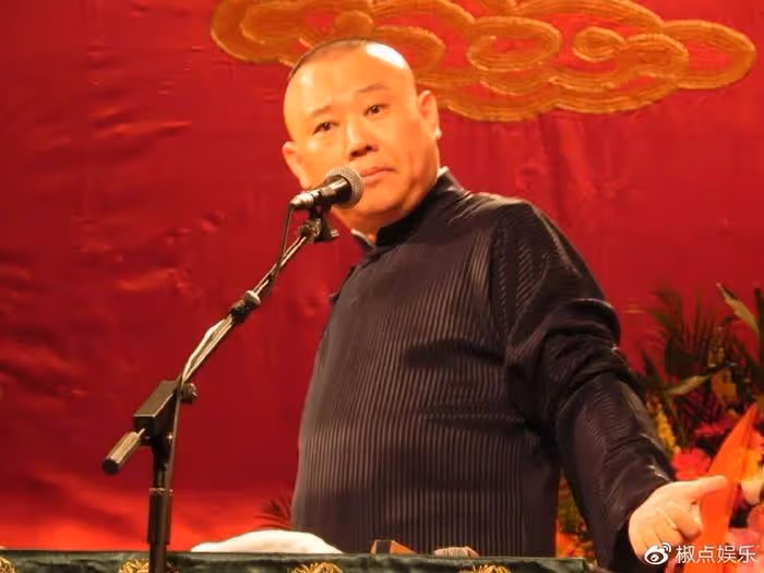 知名主持周群緊急入院做手術!直呼郭德綱「死胖子」,生3娃婚姻成謎