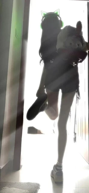 小姑子未婚先孕，居然讓孩子喊我媽媽，給我300萬，知道真相後，我顫抖不已