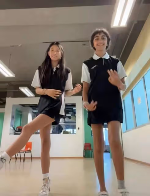 張庭夫婦最新近況：女兒已從上海轉學新加坡，貴族學校學費天價