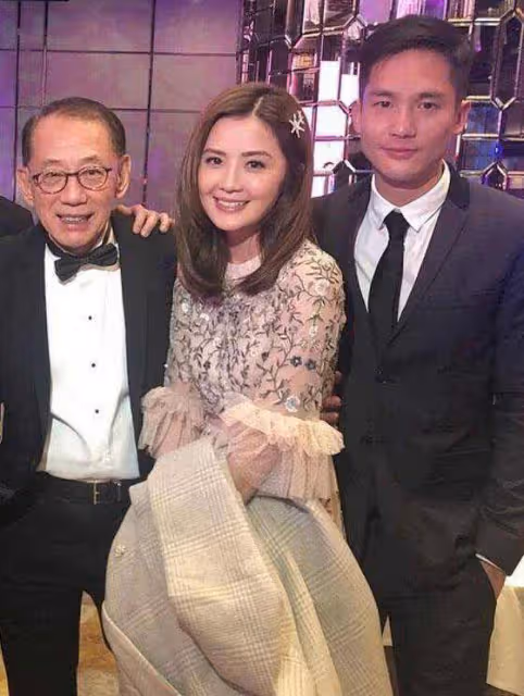 香港知名女星穿泳衣秀豐滿身材,曾同一日結婚離婚,影響事業