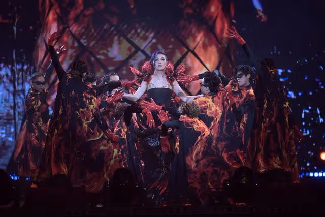 香港天后廣州舉辦演唱會,場外聚集近10萬人,比周杰倫演唱會誇張