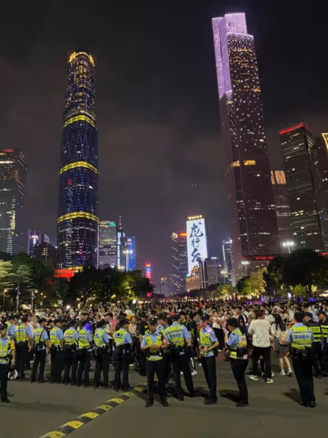 香港天后廣州舉辦演唱會,場外聚集近10萬人,比周杰倫演唱會誇張