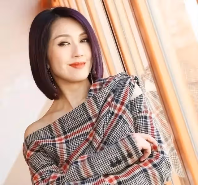 香港天后廣州舉辦演唱會,場外聚集近10萬人,比周杰倫演唱會誇張