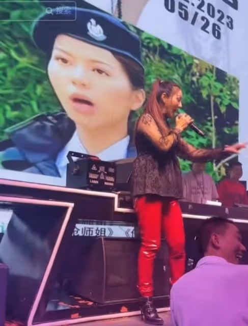 內地酒吧登台!TVB女星黑蕾絲衣配紅皮褲,疑身形走樣被指像師奶