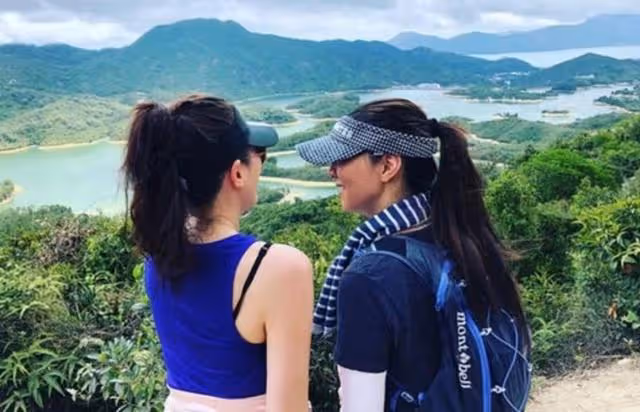 內地酒吧登台!TVB女星黑蕾絲衣配紅皮褲,疑身形走樣被指像師奶
