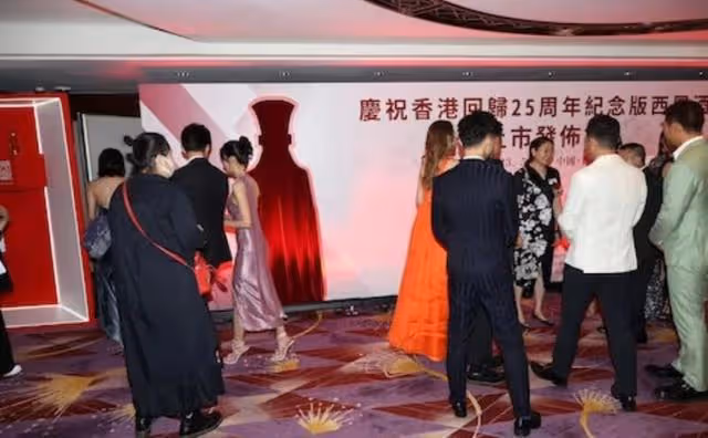 罕見同台!蔡思貝陳自瑤一起出席活動,二人全場零交流更拒採訪