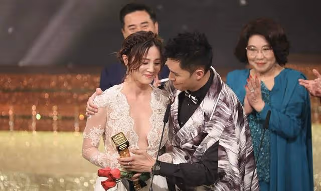 被指分手後首同台!TVB緋聞情侶現場零交流,男方更當女方透明