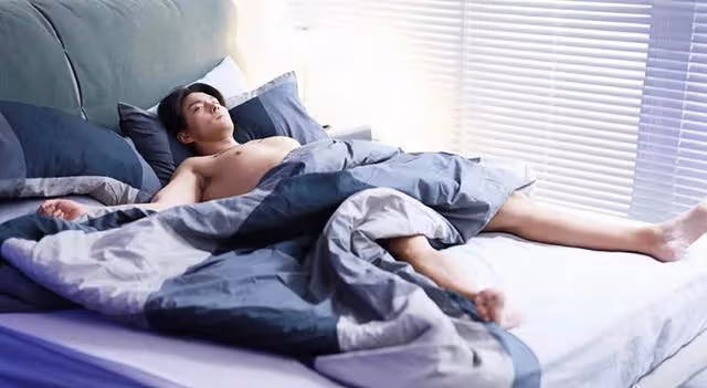 TVB新劇床戲不斷,知名男星激吻女主角超投入,親到嘴唇變形