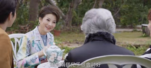 首屆亞姐冠軍曬與子女旅行照!與前夫離婚多年,曾多次遭到家暴