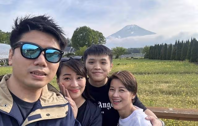 首屆亞姐冠軍曬與子女旅行照!與前夫離婚多年,曾多次遭到家暴