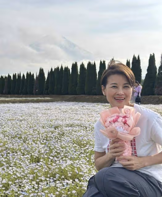 首屆亞姐冠軍曬與子女旅行照!與前夫離婚多年,曾多次遭到家暴