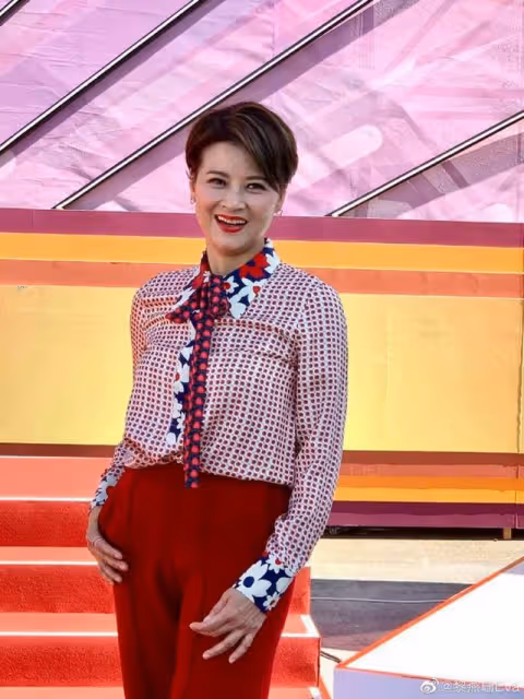 首屆亞姐冠軍曬與子女旅行照!與前夫離婚多年,曾多次遭到家暴
