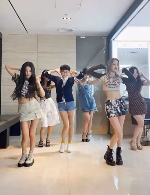 59歲韓國女星挑戰女團舞,韓網友感嘆:這是快60歲人的腿部線條?