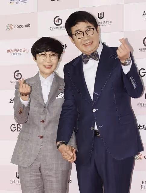 59歲韓國女星挑戰女團舞,韓網友感嘆:這是快60歲人的腿部線條?