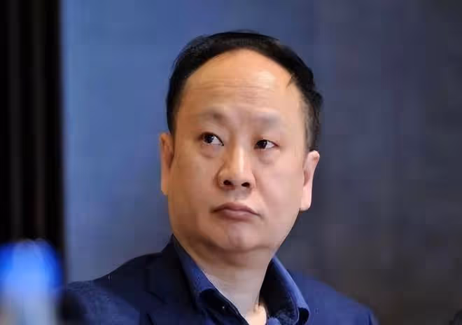 許家印倒下之後,又一個地產富豪成廣州首富,妻子氣質不輸章澤天