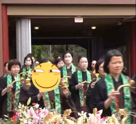 王祖賢加拿大遛狗,發福無人識似鄰家阿姨,56歲未婚與狗相依為伴