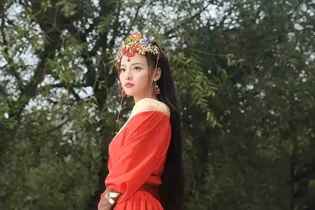 胸罩印子就算了,古裝劇竟然穿黑絲,有些鏡頭觀眾實在不能忍