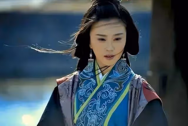 胸罩印子就算了,古裝劇竟然穿黑絲,有些鏡頭觀眾實在不能忍