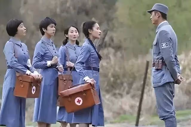 胸罩印子就算了，古裝劇竟然穿黑絲，有些鏡頭觀眾實在不能忍