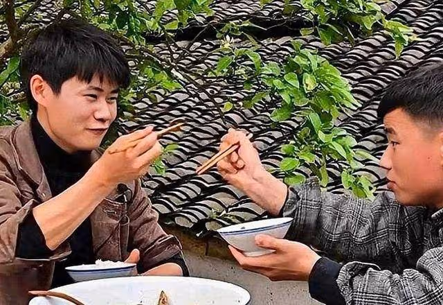 農村小伙逆襲成千萬網紅,卻從未打過一條廣告,受央視邀請採訪