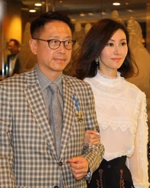 李嘉欣碾壓郭晶晶,占C位?不管許晉亨身體不適?李嘉明也是狠人