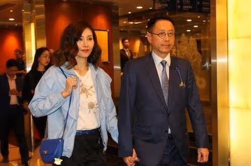 李嘉欣碾壓郭晶晶,占C位?不管許晉亨身體不適?李嘉明也是狠人