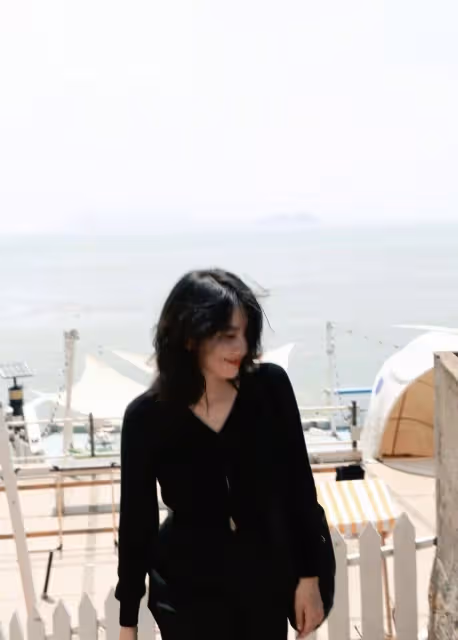 高圓圓換新髮型嫩回結婚前!穿一身黑拍照太美了,把大家都驚艷到