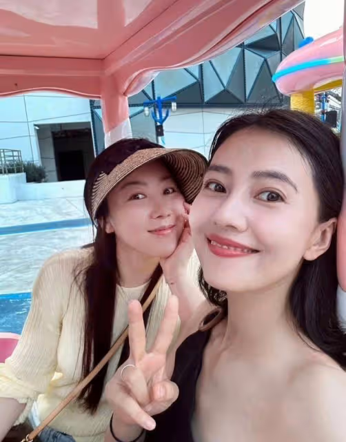 高圓圓換新髮型嫩回結婚前!穿一身黑拍照太美了,把大家都驚艷到