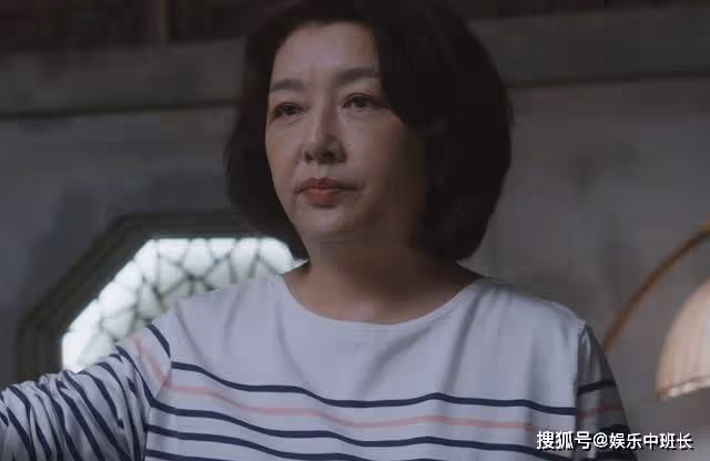 《後浪》不忘前任?白月光的殺傷力,為夫倒貼30年的靈蘭也不得不服