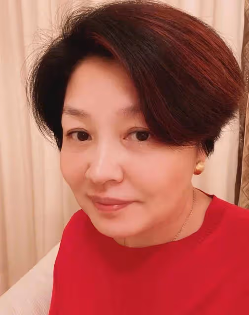 李詠的女子哈文真挺會美麗的,就算已經50多歲了,但仍愛趕時髦
