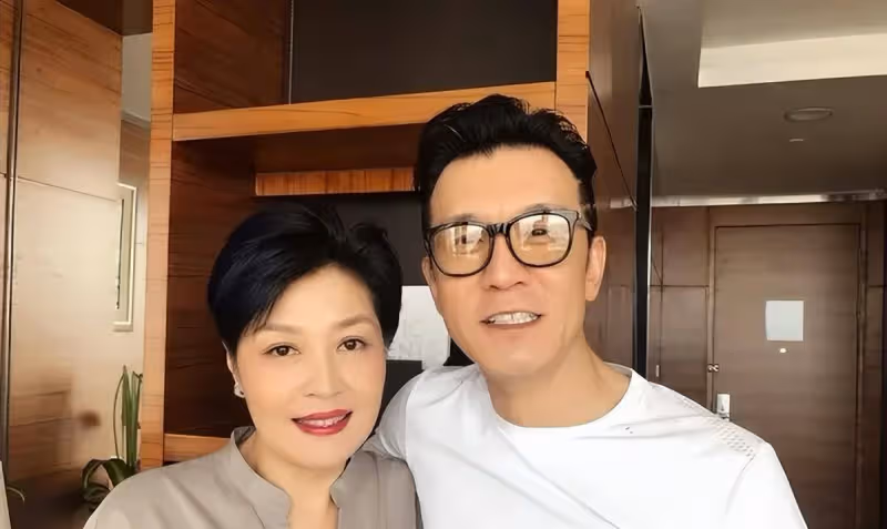 李詠的女子哈文真挺會美麗的,就算已經50多歲了,但仍愛趕時髦