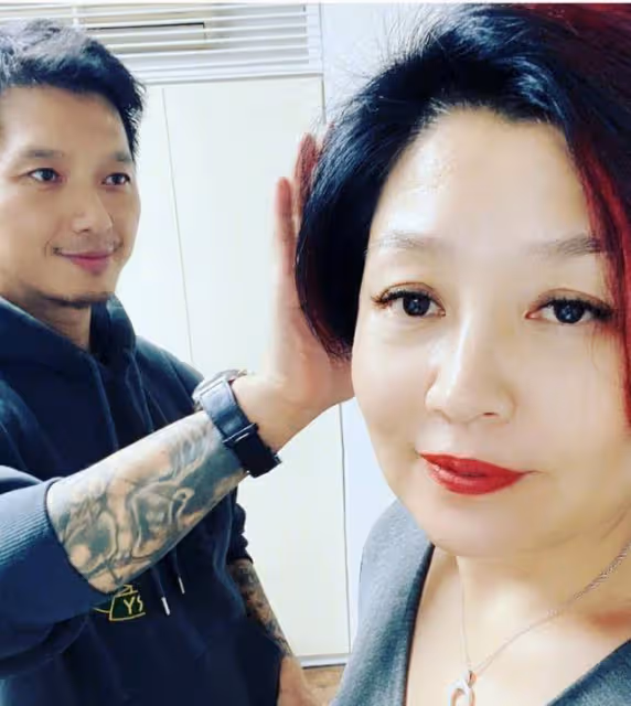李詠的女子哈文真挺會美麗的,就算已經50多歲了,但仍愛趕時髦
