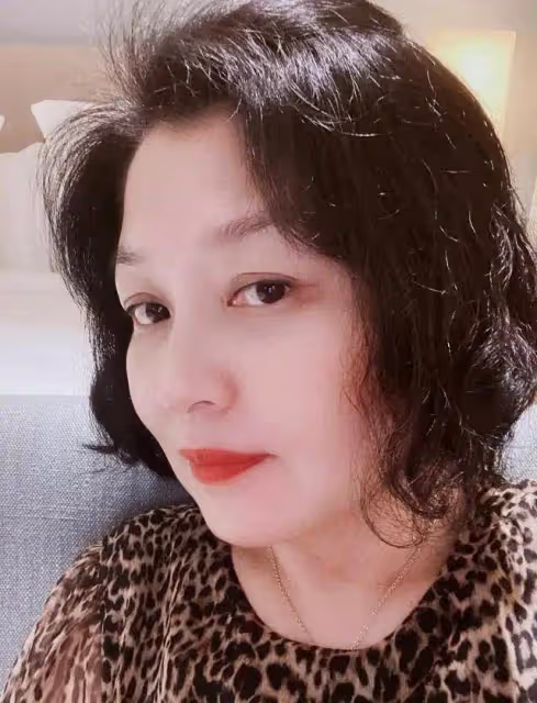李詠的女子哈文真挺會美麗的,就算已經50多歲了,但仍愛趕時髦