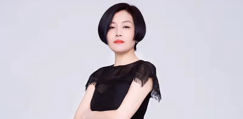 李詠的女子哈文真挺會美麗的,就算已經50多歲了,但仍愛趕時髦