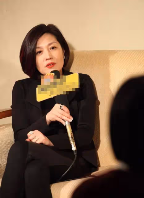 李詠的女子哈文真挺會美麗的,就算已經50多歲了,但仍愛趕時髦