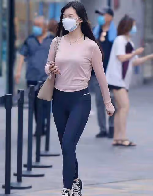建議中年女人:3條自以為「時髦」的褲子要少穿,顯廉價又沒氣質
