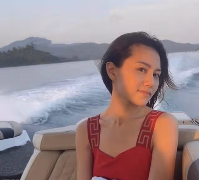 香港知名女星被質疑患病,突然瘦成紙片人,上圍縮水明顯變平板胸
