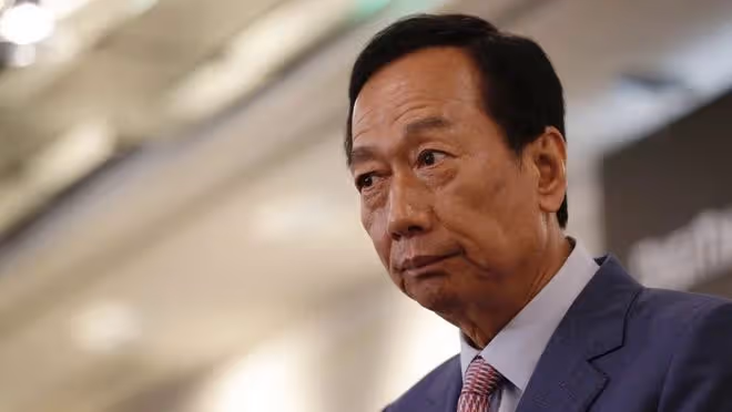 又賴著不走了?郭台銘敗走海外重回鄭州,曾揚言自己給大陸賞飯吃