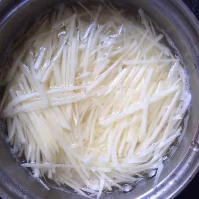 芝麻餅卷土豆絲:早餐吃一款軟軟香香的餅,最愜意了!