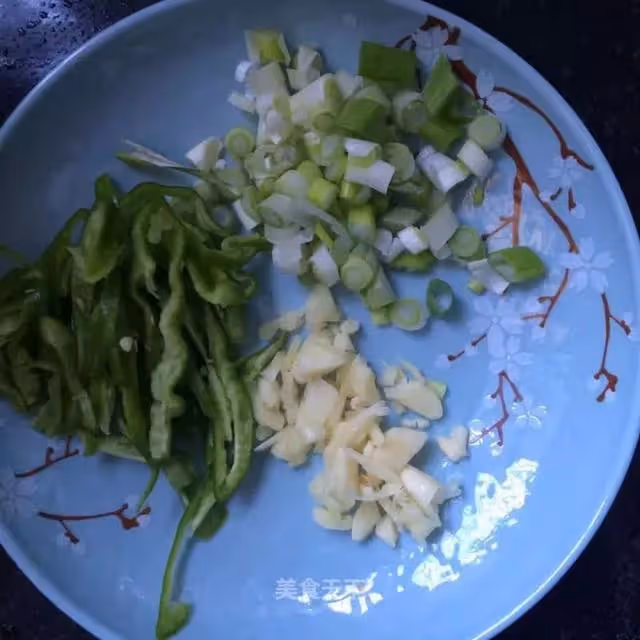 芝麻餅卷土豆絲:早餐吃一款軟軟香香的餅,最愜意了!