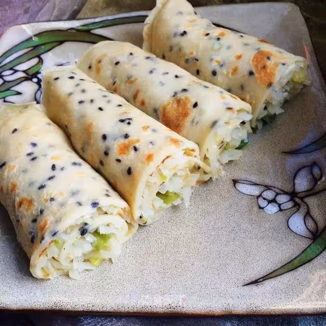 芝麻餅卷土豆絲:早餐吃一款軟軟香香的餅,最愜意了!
