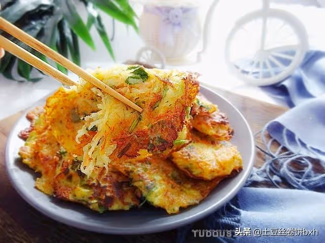 晚餐沒食慾,隨手就做了它,沒想到自己就吃了一大盤,太香了!
