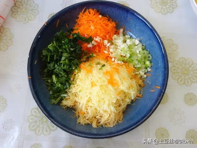 晚餐沒食慾,隨手就做了它,沒想到自己就吃了一大盤,太香了!