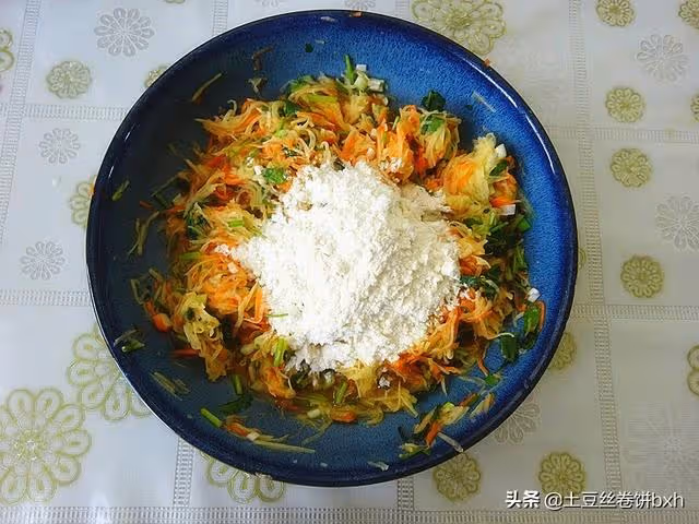 晚餐沒食慾,隨手就做了它,沒想到自己就吃了一大盤,太香了!