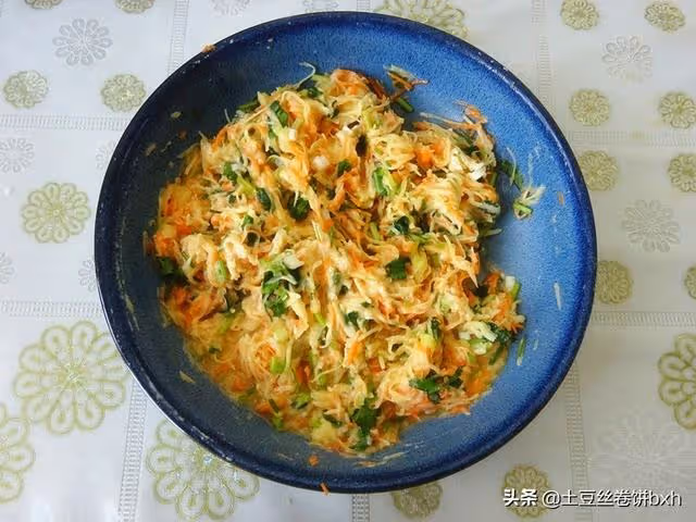 晚餐沒食慾,隨手就做了它,沒想到自己就吃了一大盤,太香了!
